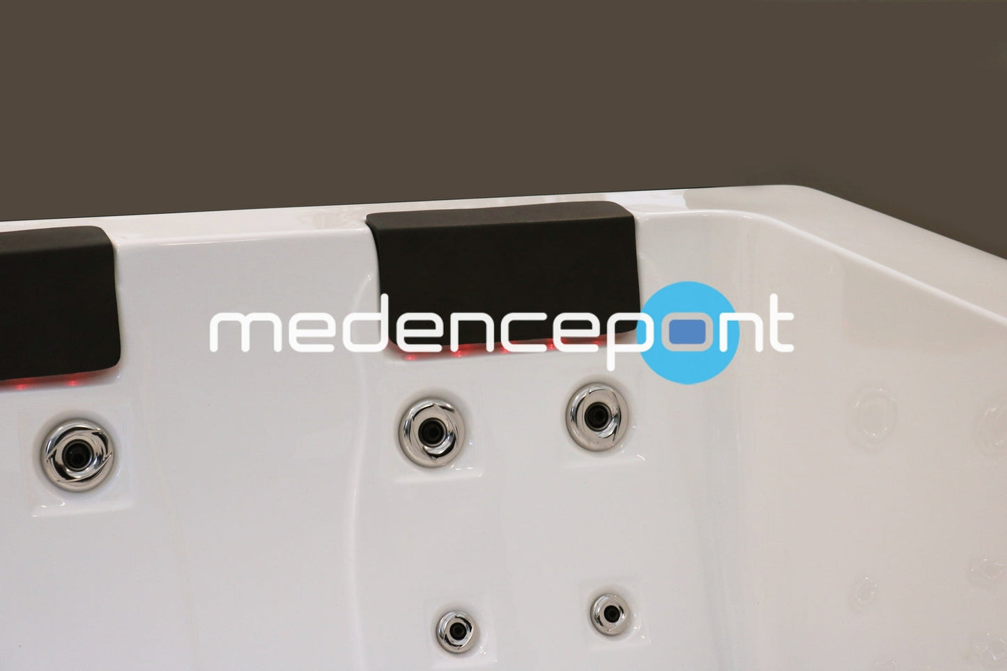 serene-02_medencepont.jpg