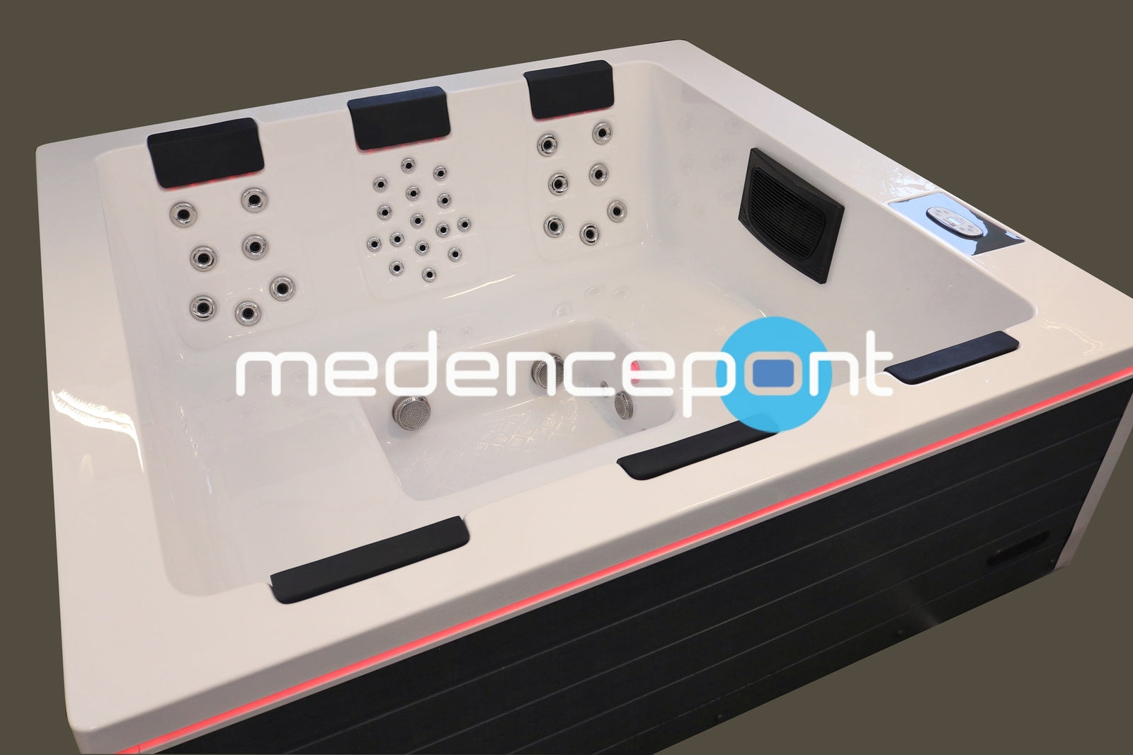 serene-05_medencepont.jpg