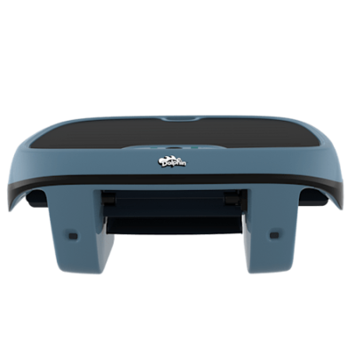 Dolphin Skimmi 300 napelemes automata felszíni medenceporszívó úszás közben